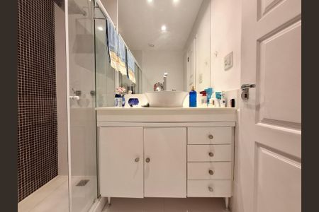 Apartamento à venda com 130m², 3 quartos e sem vagaBanheiro