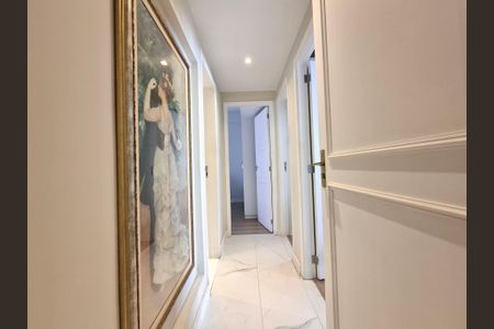 Apartamento à venda com 130m², 3 quartos e sem vagaCorredor