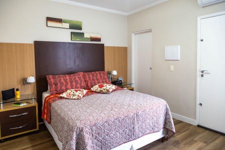 Casa à venda com 216m², 3 quartos e 4 vagas Casa à venda com 216m², 3 quartos e 4 vagasSuíte 1