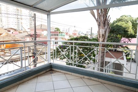 Casa à venda com 216m², 3 quartos e 4 vagas Casa à venda com 216m², 3 quartos e 4 vagasVaranda