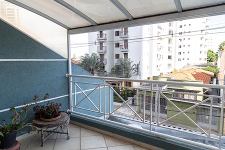 Casa à venda com 216m², 3 quartos e 4 vagas Casa à venda com 216m², 3 quartos e 4 vagasVaranda