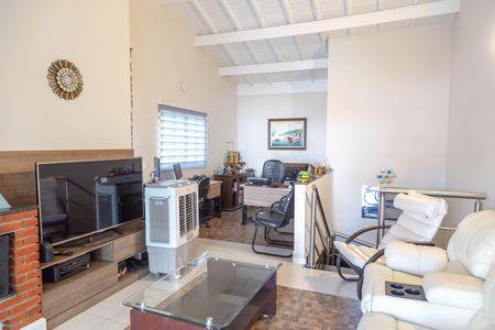 Casa à venda com 216m², 3 quartos e 4 vagas Casa à venda com 216m², 3 quartos e 4 vagasEscritório