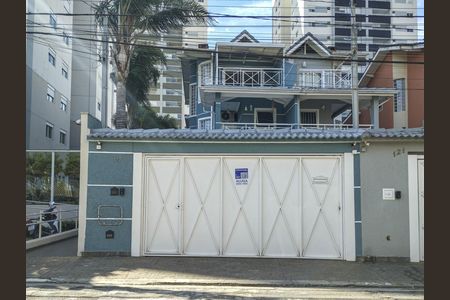 Casa à venda com 216m², 3 quartos e 4 vagas Casa à venda com 216m², 3 quartos e 4 vagasFachada e Placa