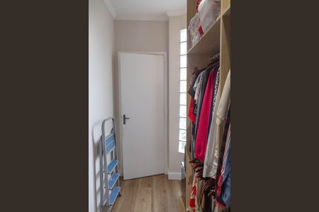Casa à venda com 216m², 3 quartos e 4 vagas Casa à venda com 216m², 3 quartos e 4 vagasCloset da Suíte 1