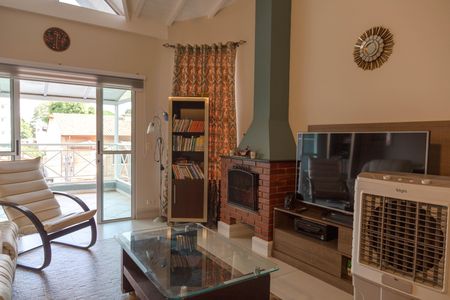 Casa à venda com 216m², 3 quartos e 4 vagas Casa à venda com 216m², 3 quartos e 4 vagasEscritório
