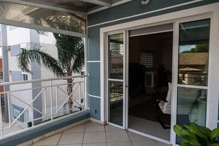 Casa à venda com 216m², 3 quartos e 4 vagas Casa à venda com 216m², 3 quartos e 4 vagasVaranda