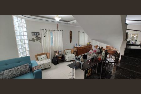 Casa à venda com 216m², 3 quartos e 4 vagas Casa à venda com 216m², 3 quartos e 4 vagasSala