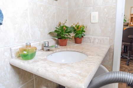 Casa à venda com 216m², 3 quartos e 4 vagas Casa à venda com 216m², 3 quartos e 4 vagasLavabo
