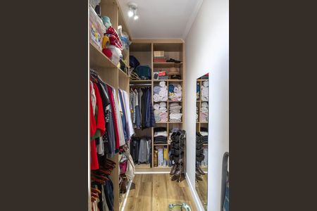 Casa à venda com 216m², 3 quartos e 4 vagas Casa à venda com 216m², 3 quartos e 4 vagasCloset da Suíte 1