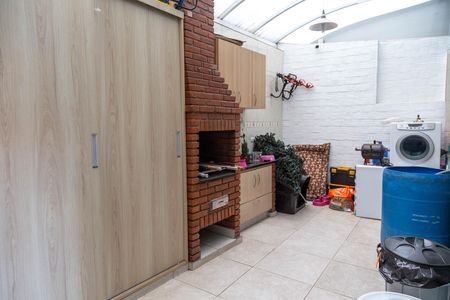 Casa à venda com 216m², 3 quartos e 4 vagas Casa à venda com 216m², 3 quartos e 4 vagasÁrea de Serviço