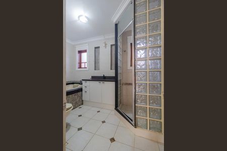 Casa à venda com 283m², 4 quartos e 4 vagas Casa à venda com 283m², 4 quartos e 4 vagasBanheiro da Suíte 1