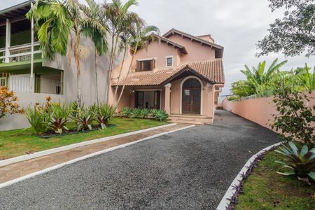 Casa à venda com 283m², 4 quartos e 4 vagas Casa à venda com 283m², 4 quartos e 4 vagasFachada