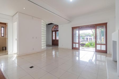 Casa à venda com 283m², 4 quartos e 4 vagas Casa à venda com 283m², 4 quartos e 4 vagasSala