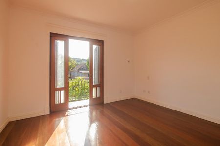 Casa à venda com 283m², 4 quartos e 4 vagas Casa à venda com 283m², 4 quartos e 4 vagasSuíte 2