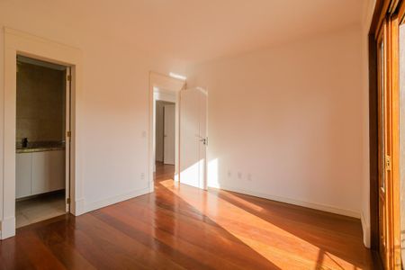 Casa à venda com 283m², 4 quartos e 4 vagas Casa à venda com 283m², 4 quartos e 4 vagasSuíte 2