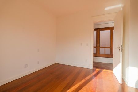 Casa à venda com 283m², 4 quartos e 4 vagas Casa à venda com 283m², 4 quartos e 4 vagasQuarto