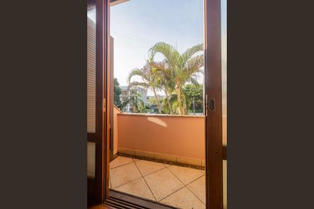 Casa à venda com 283m², 4 quartos e 4 vagas Casa à venda com 283m², 4 quartos e 4 vagasVaranda da Suíte 1