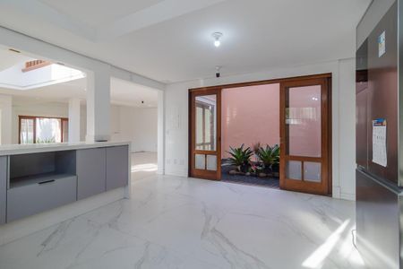 Casa à venda com 283m², 4 quartos e 4 vagas Casa à venda com 283m², 4 quartos e 4 vagasCozinha