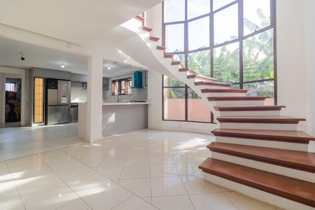 Casa à venda com 283m², 4 quartos e 4 vagas Casa à venda com 283m², 4 quartos e 4 vagasSala
