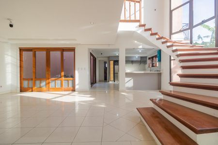 Casa à venda com 283m², 4 quartos e 4 vagas Casa à venda com 283m², 4 quartos e 4 vagasSala