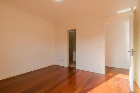 Casa à venda com 283m², 4 quartos e 4 vagas Casa à venda com 283m², 4 quartos e 4 vagasSuíte 2