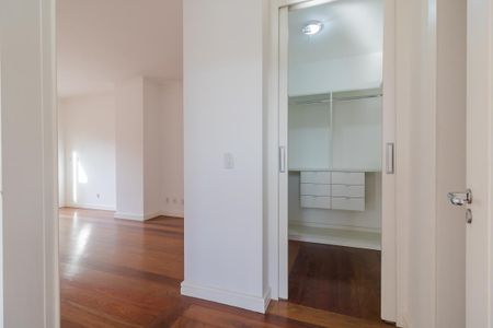 Casa à venda com 283m², 4 quartos e 4 vagas Casa à venda com 283m², 4 quartos e 4 vagasBanheiro da Suíte 1