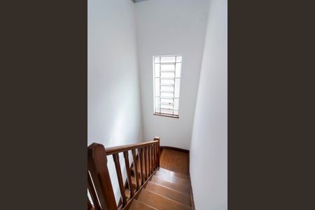 Casa à venda com 158m², 3 quartos e 3 vagasCorredor dos Quartos - Escada