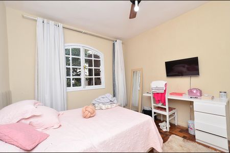 Casa à venda com 445m², 4 quartos e 3 vagas Casa à venda com 445m², 4 quartos e 3 vagasQuarto 2