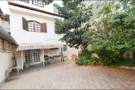 Casa à venda com 445m², 4 quartos e 3 vagas Casa à venda com 445m², 4 quartos e 3 vagasÁrea externa