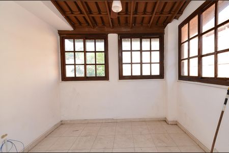 Casa à venda com 445m², 4 quartos e 3 vagas Casa à venda com 445m², 4 quartos e 3 vagasQuarto 4