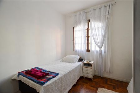 Casa à venda com 445m², 4 quartos e 3 vagas Casa à venda com 445m², 4 quartos e 3 vagasQuarto 1