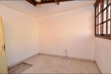 Casa à venda com 445m², 4 quartos e 3 vagas Casa à venda com 445m², 4 quartos e 3 vagasQuarto 4