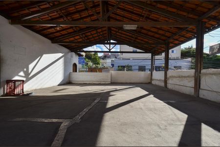 Casa à venda com 445m², 4 quartos e 3 vagas Casa à venda com 445m², 4 quartos e 3 vagasTerraço