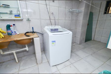 Casa à venda com 445m², 4 quartos e 3 vagas Casa à venda com 445m², 4 quartos e 3 vagasÁrea de Serviço