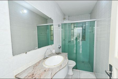 Casa à venda com 445m², 4 quartos e 3 vagas Casa à venda com 445m², 4 quartos e 3 vagasBanheiro 2