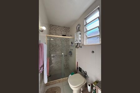 Apartamento à venda com 90m², 2 quartos e sem vagaBanheiro social