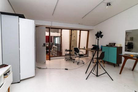 Casa à venda com 402m², 5 quartos e 2 vagas Casa à venda com 402m², 5 quartos e 2 vagasQuarto 1