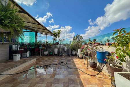 Apartamento à venda com 198m², 4 quartos e 2 vagas Apartamento à venda com 198m², 4 quartos e 2 vagasCobertura