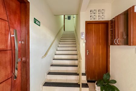 Apartamento à venda com 198m², 4 quartos e 2 vagas Apartamento à venda com 198m², 4 quartos e 2 vagasHall social
