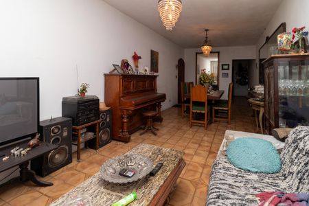 Casa à venda com 149m², 2 quartos e 2 vagas Casa à venda com 149m², 2 quartos e 2 vagasSala