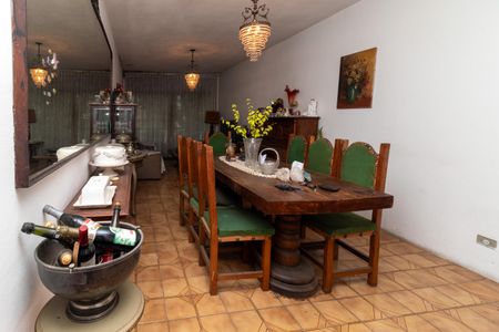 Casa à venda com 149m², 2 quartos e 2 vagas Casa à venda com 149m², 2 quartos e 2 vagasSala