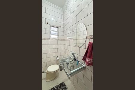 Casa à venda com 225m², 3 quartos e 4 vagas Casa à venda com 225m², 3 quartos e 4 vagasLavabo