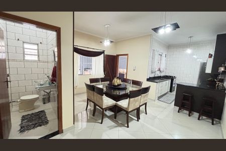 Casa à venda com 225m², 3 quartos e 4 vagas Casa à venda com 225m², 3 quartos e 4 vagasCopa