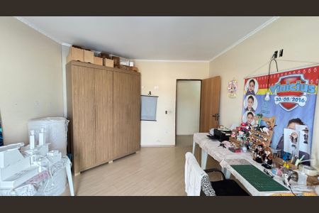 Casa à venda com 225m², 3 quartos e 4 vagas Casa à venda com 225m², 3 quartos e 4 vagasQuarto 1