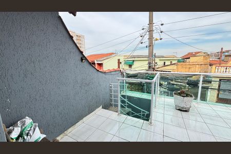 Casa à venda com 225m², 3 quartos e 4 vagas Casa à venda com 225m², 3 quartos e 4 vagasQuarto 2 Varanda