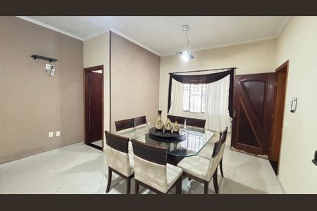 Casa à venda com 225m², 3 quartos e 4 vagas Casa à venda com 225m², 3 quartos e 4 vagasCopa