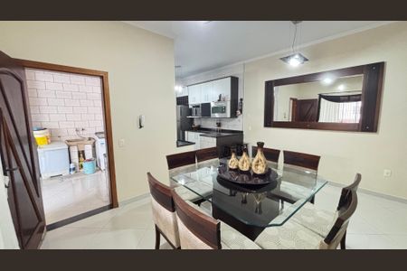 Casa à venda com 225m², 3 quartos e 4 vagas Casa à venda com 225m², 3 quartos e 4 vagasCopa