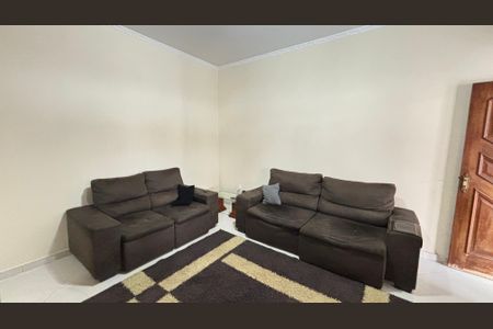 Casa à venda com 225m², 3 quartos e 4 vagas Casa à venda com 225m², 3 quartos e 4 vagasSala