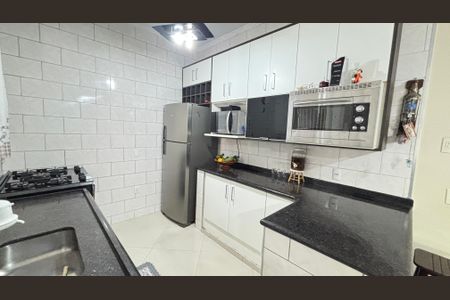 Casa à venda com 225m², 3 quartos e 4 vagas Casa à venda com 225m², 3 quartos e 4 vagasCozinha