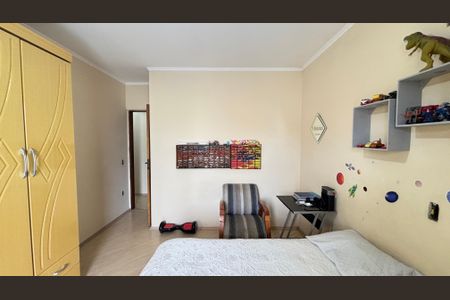 Casa à venda com 225m², 3 quartos e 4 vagas Casa à venda com 225m², 3 quartos e 4 vagasQuarto 2